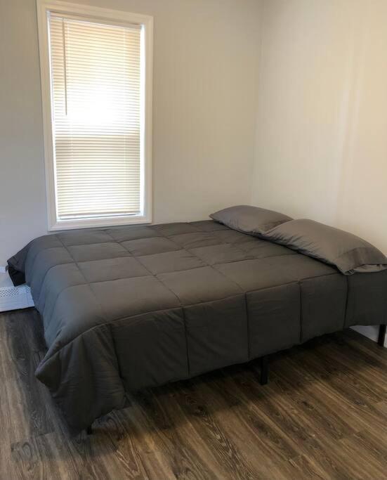 Private 2-Bedroom With Free Parking And Direct Bus To Nyc Manhattan Only 2 Blocks Away Linden Esterno foto