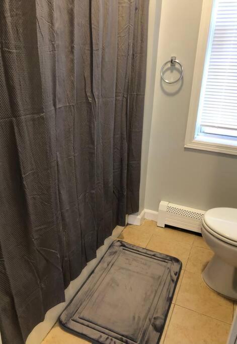 Private 2-Bedroom With Free Parking And Direct Bus To Nyc Manhattan Only 2 Blocks Away Linden Esterno foto