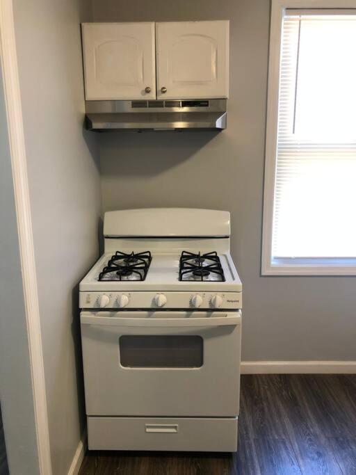 Private 2-Bedroom With Free Parking And Direct Bus To Nyc Manhattan Only 2 Blocks Away Linden Esterno foto