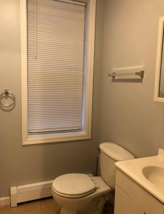 Private 2-Bedroom With Free Parking And Direct Bus To Nyc Manhattan Only 2 Blocks Away Linden Esterno foto