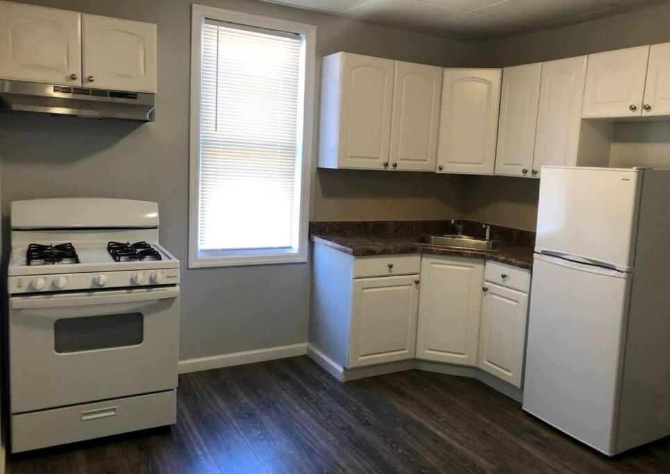 Private 2-Bedroom With Free Parking And Direct Bus To Nyc Manhattan Only 2 Blocks Away Linden Esterno foto