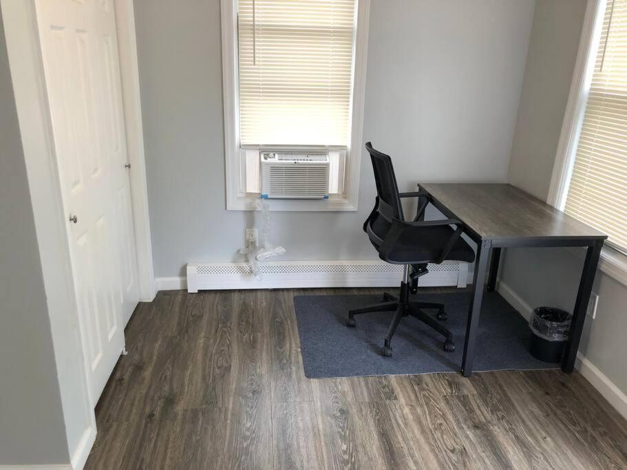 Private 2-Bedroom With Free Parking And Direct Bus To Nyc Manhattan Only 2 Blocks Away Linden Esterno foto
